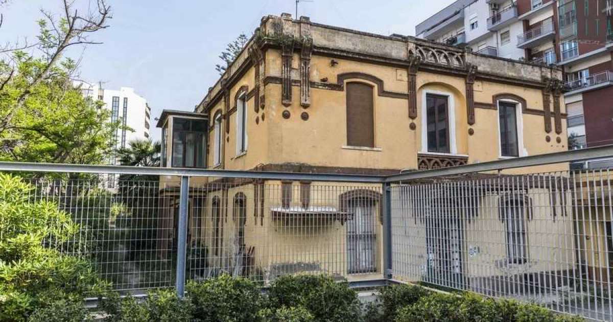 Bari, quell'antica villa abbandonata su via Amendola: �� la vecchia sede della Peroni�